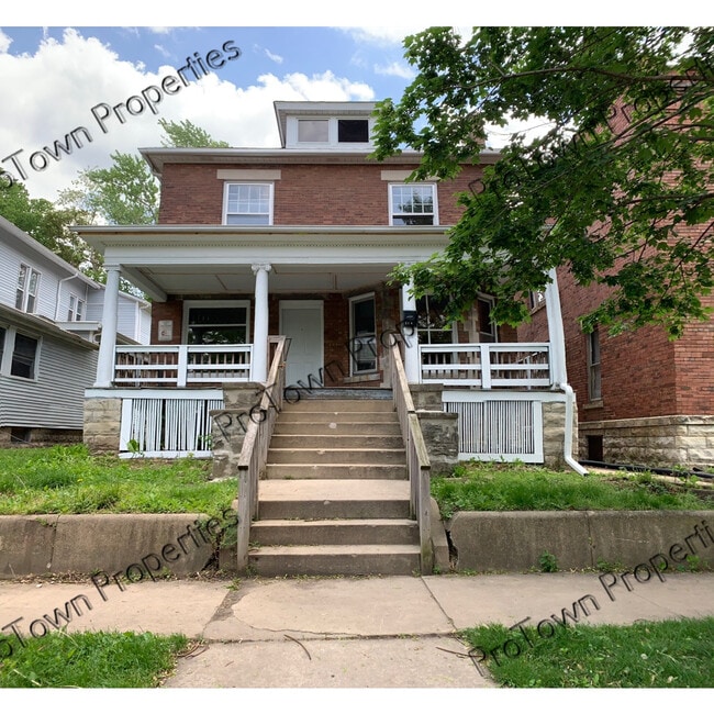 Building Photo - 208 N Hickory St