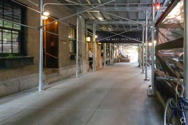 Photo - 164 W 79th St