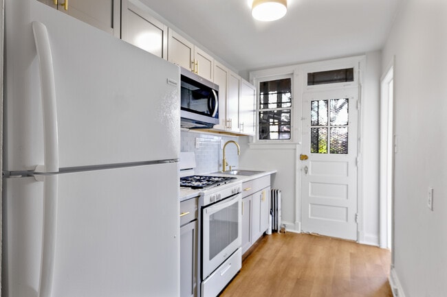 Photo - 4348 Southern Ave SE Unit Apartment 4