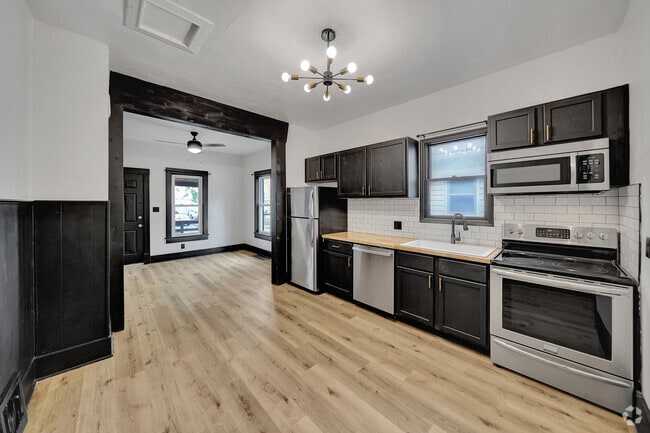 Building Photo - 705 New Hampshire St Rental