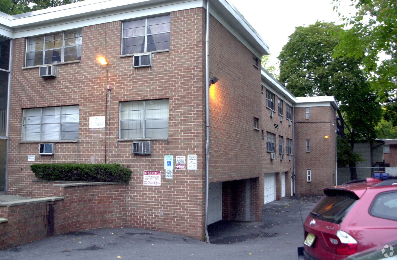 Photo - 76 E Park St