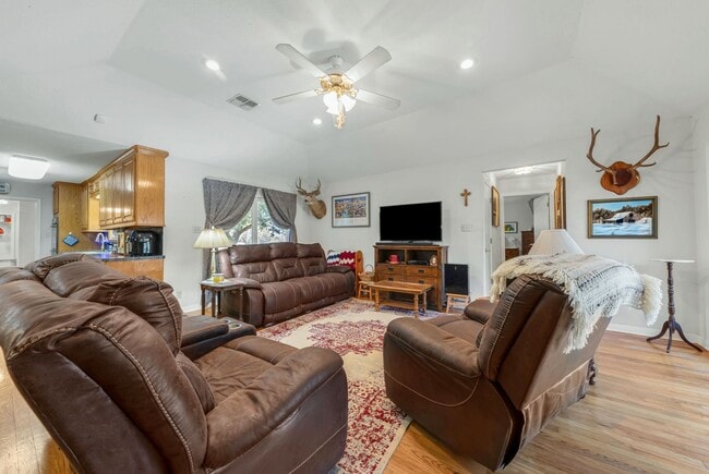 Photo - Ranch home and land for Rent