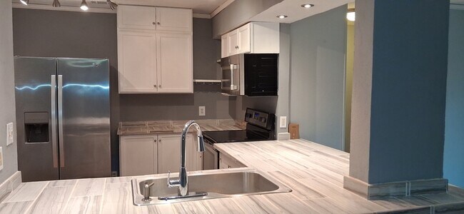 5200 Martel Ave Unit 11J