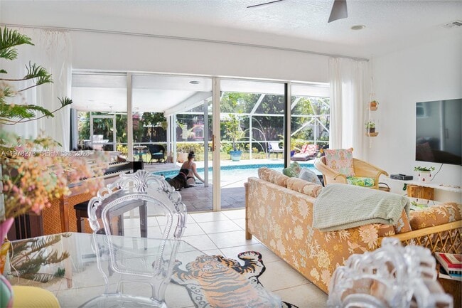 Photo - 809 SE 14th Dr