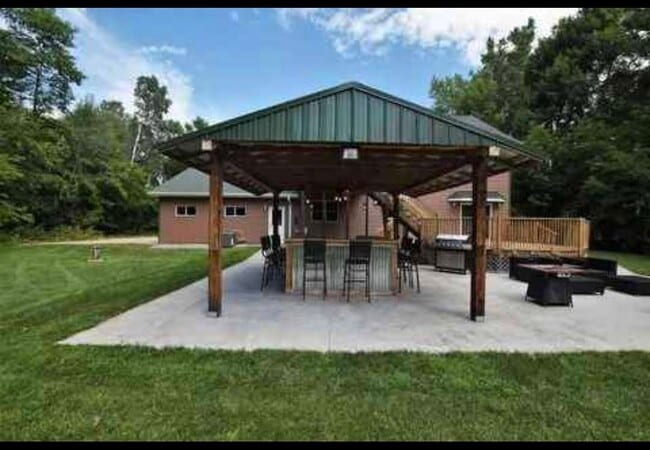 Photo - 969 Riverside Dr