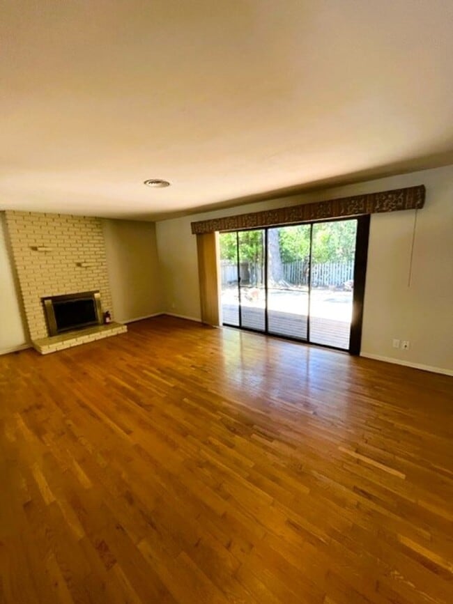 Photo - 634 Stanford Dr