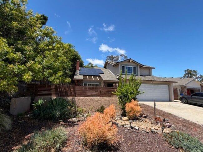Building Photo - Beautiful 3 bed / 2.5 bath / 2021 sqft Single Family Home in Oceanside with Massive Backyard- Ava...