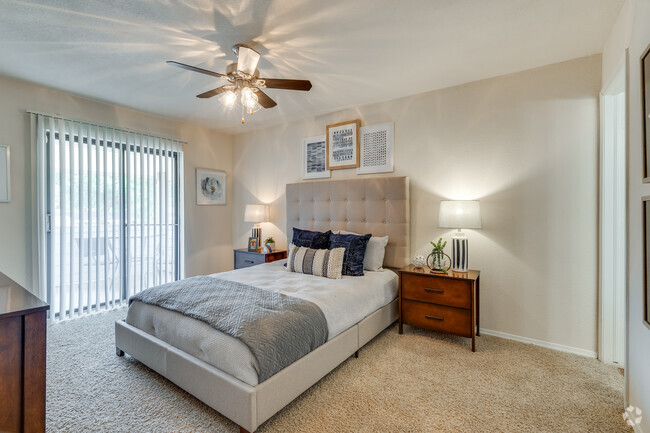 2BR, 2BA - 1063SF - Barrington Apartments