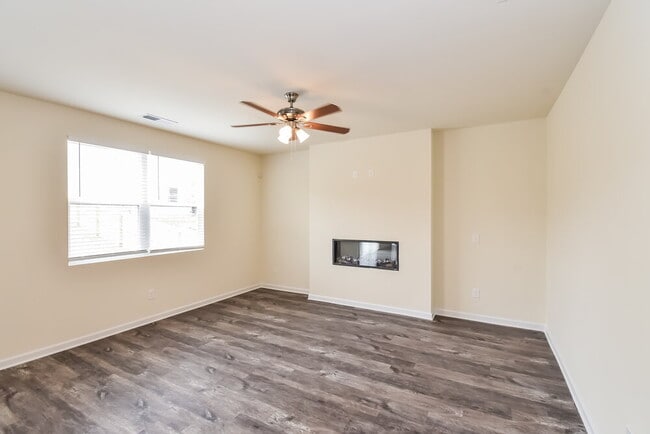 Photo - 324 Hamilton Pointe Dr
