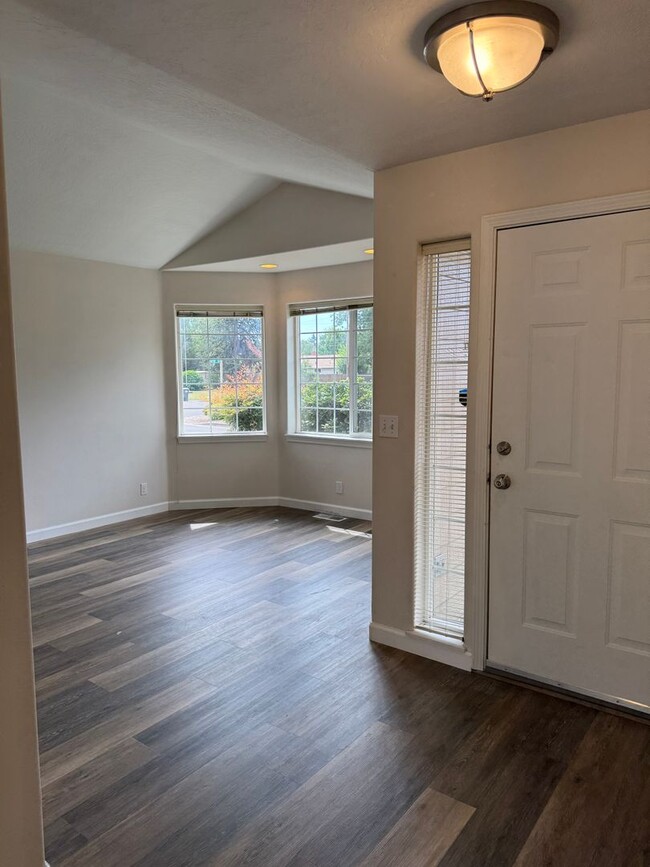 Photo - 2595 Sage St