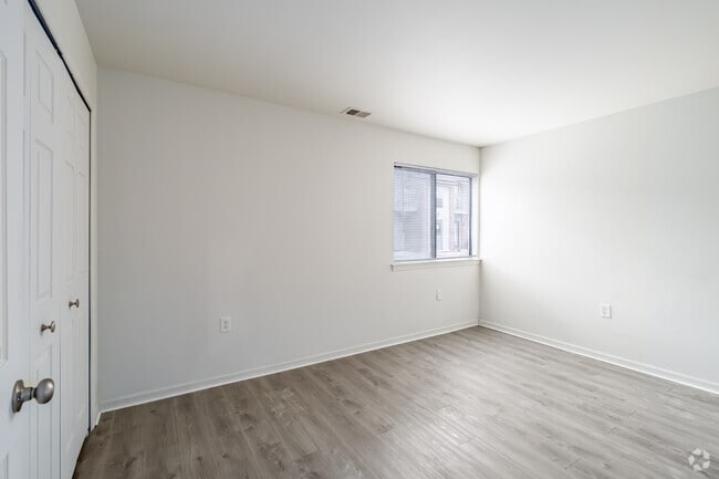 Platinum - 2BR, 1BA - 900SF - Primary Bedroom