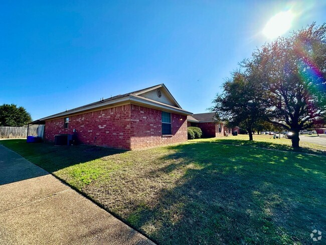 Building Photo - 10237 Hyacinth Ln Unit A Rental