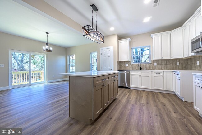 Photo - 820 Archer St
