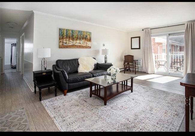 23 Bullocks Point Ave Unit 2C