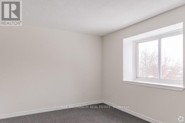 Photo - 414 Stone Rd W