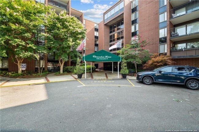 Building Photo - 1100 Clarendon St