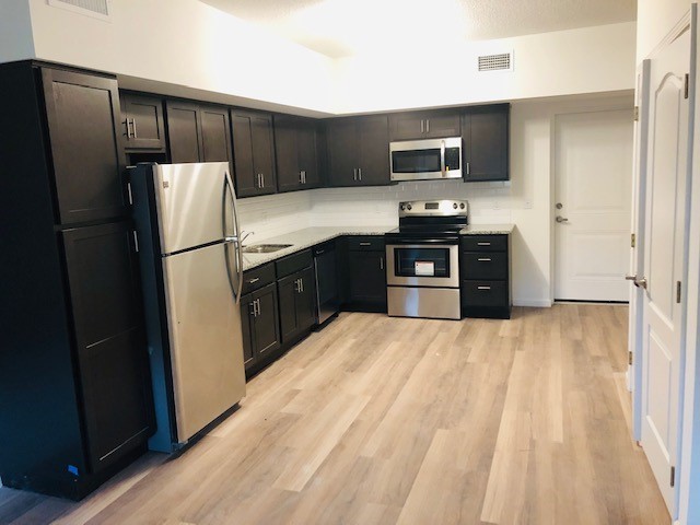 Photo - Douglas Gardens V - NO VACANCY