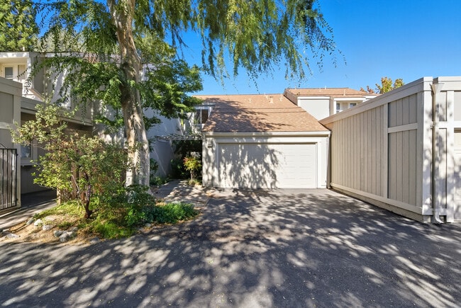 Building Photo - 209 Valley Oak Plaza