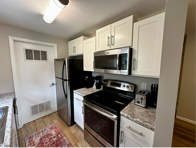 Building Photo - 5801 Williamsburg Way Unit 5803 Rental