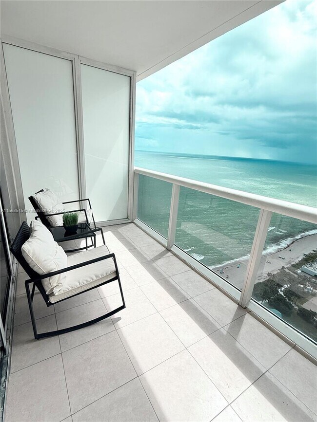 Building Photo - 1830 S Ocean Dr Unit 3705