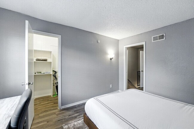 Photo - 600 W Pioneer Pkwy Unidad SI FL2-ID1613025P