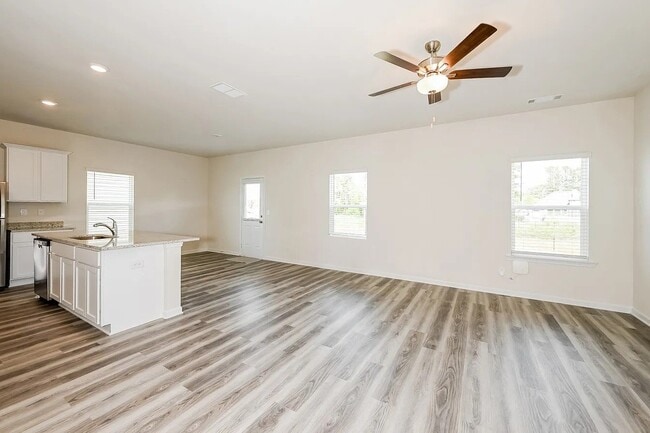 Photo - 267 Limestone Cir