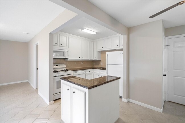 Photo - 230 W 27th St