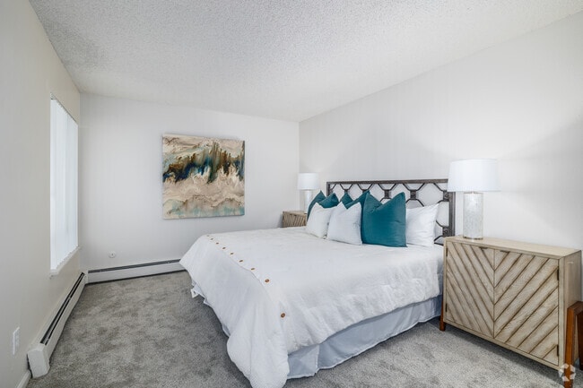 B2 1BR, 1BA - 740SF - Dormitorio - Prescott Apartments