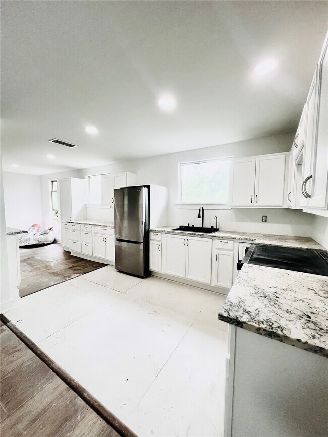 Photo - 1713 Winter St