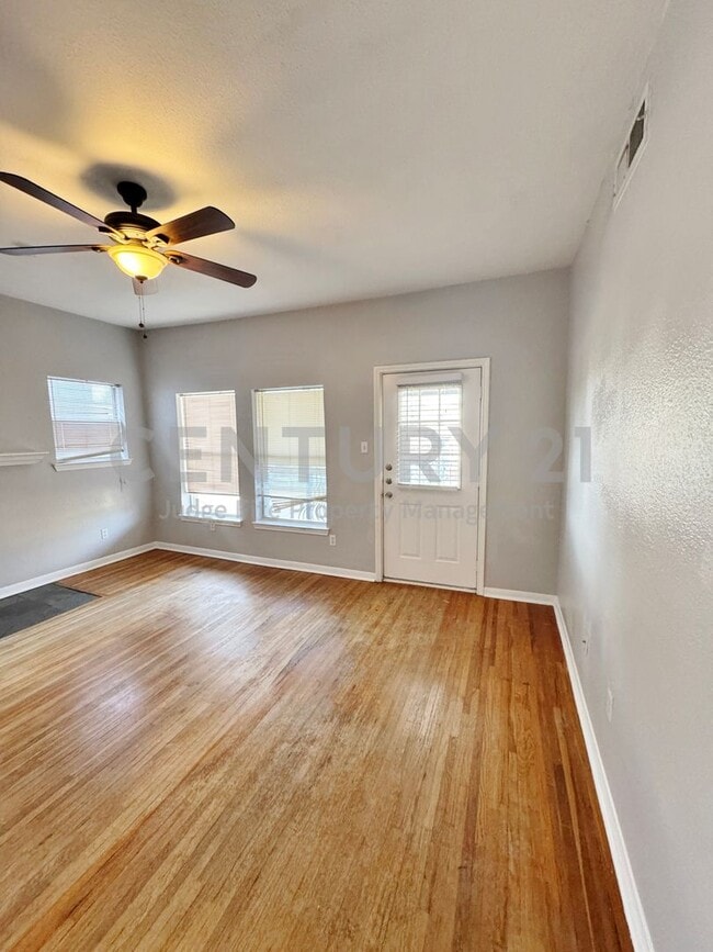 Photo - Updated 1/1 Apartment in Prime Dallas Location Ready for Move-In!