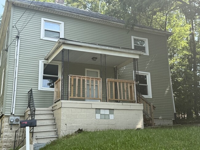Building Photo - 114 Penhale Ave