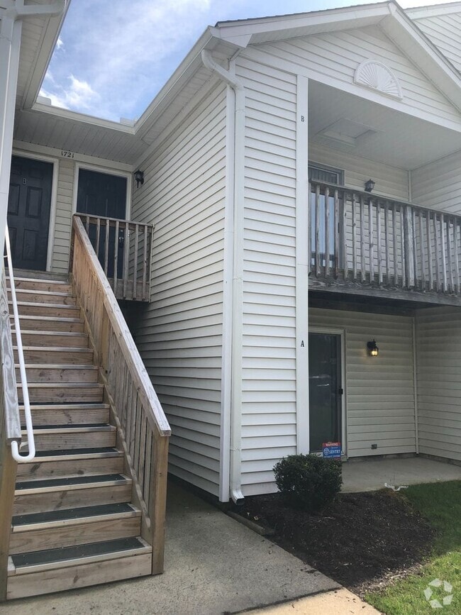 Building Photo - Highly desired Unit B Rental
