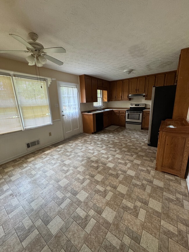 Photo - 3186 Bruckner Blvd