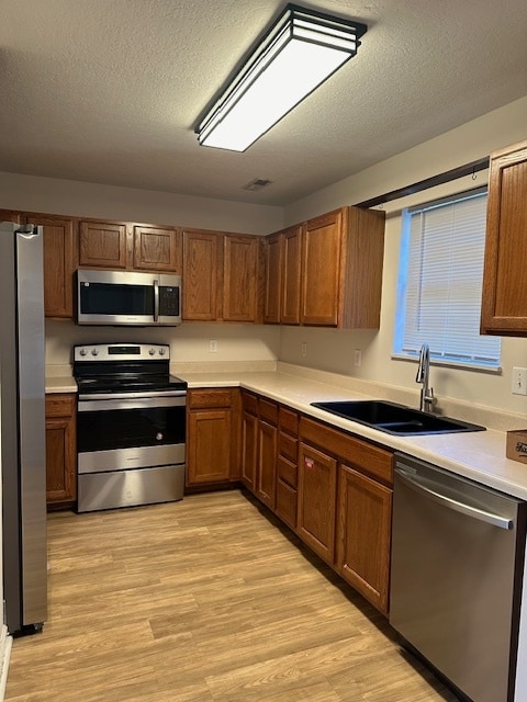 Photo - 814 Coleville Way