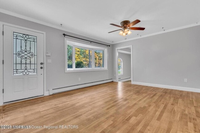 Photo - 2253 Llewellyn Pkwy