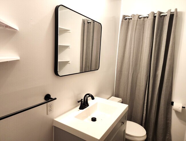 Photo - 3886 N W River Rd