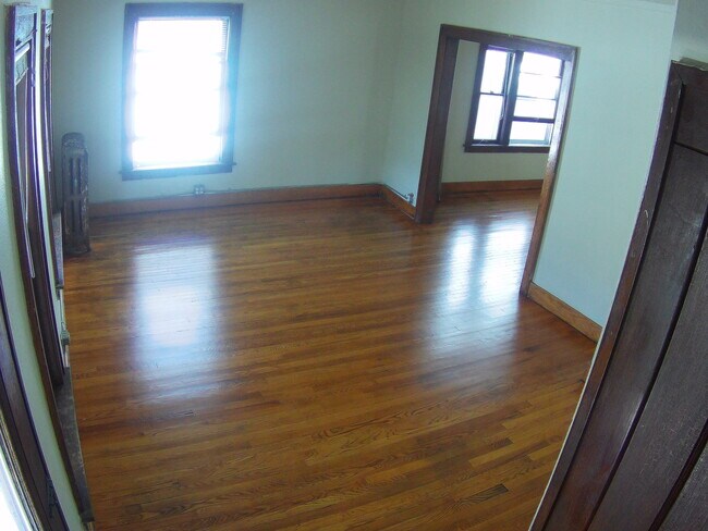 Building Photo - 916 W Lovell St Unit #2