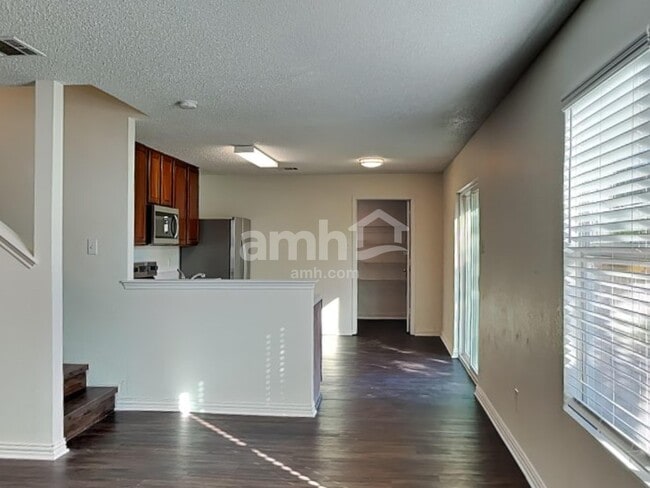 Photo - 945 Canary Dr