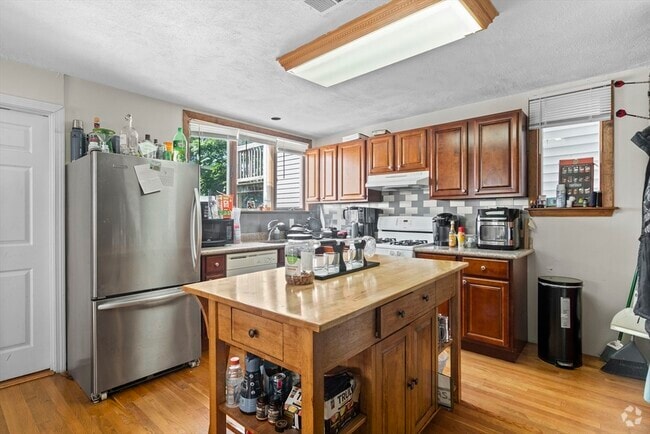 Building Photo - 51 Telegraph St Unit 2 Rental