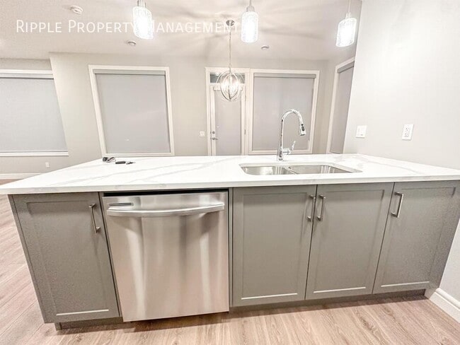 Photo - AMAZING 3 BEDS/ 2.5 BATHS TOWNHOUSE | WALKOUT BASEMENT