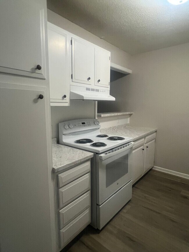 Photo - Remodeled Apartment 2 Bed / 1 Bath