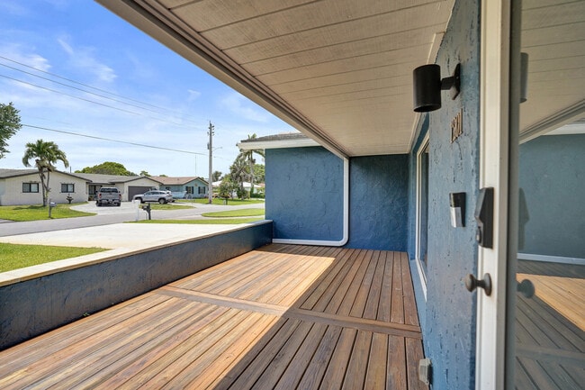 Photo - 1201 SW 28th Ave