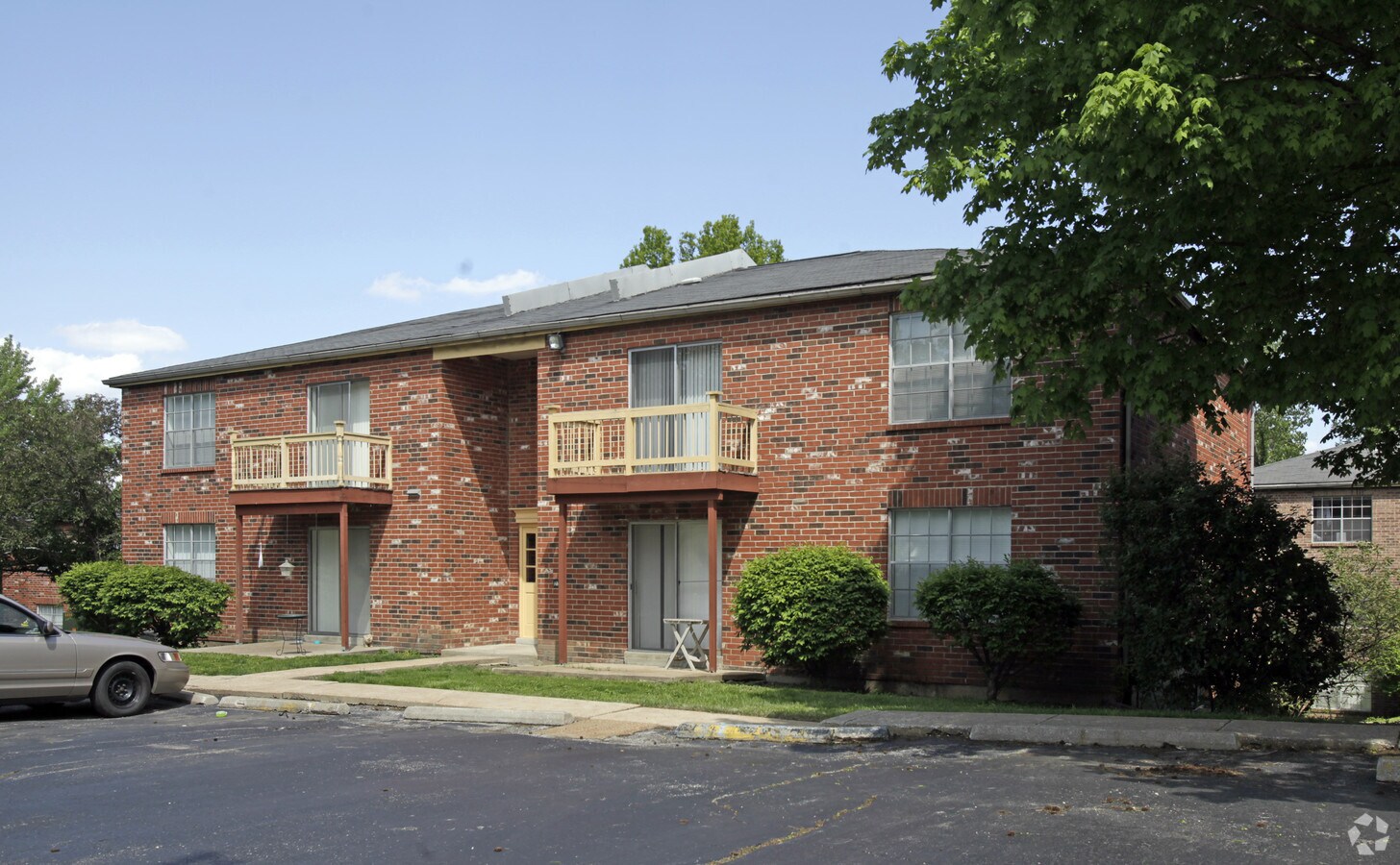 Half Moon Village Apartments For Rent in Saint Louis, MO