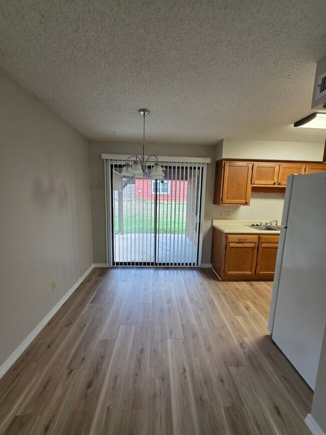 Photo - 1213-1215 University Unidad 1215