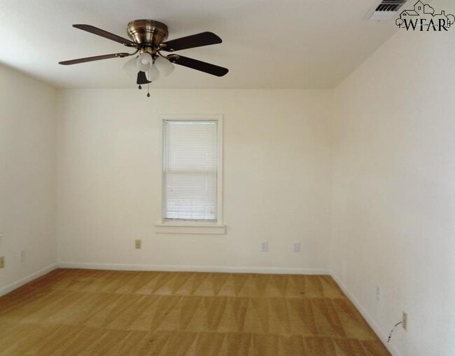 Photo - 2113 Taylor St