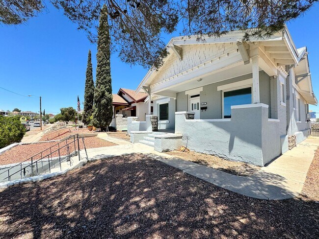 Photo - Sunset Heights Historic Home - 3Bed Refrig...