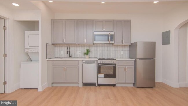 Building Photo - 1629 West Virginia Ave NE Unit 3