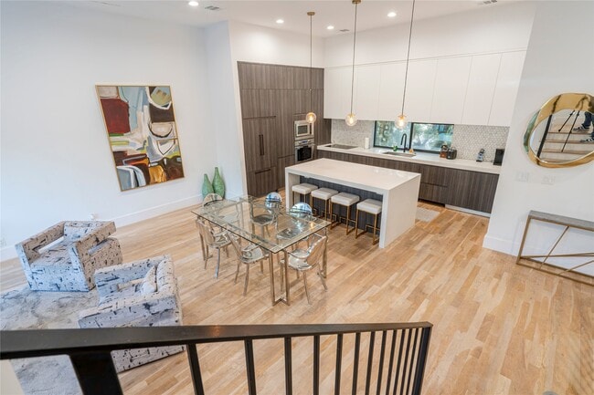 Photo - 709 Memorial Heights Dr