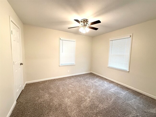 Photo - 8 Piney Way