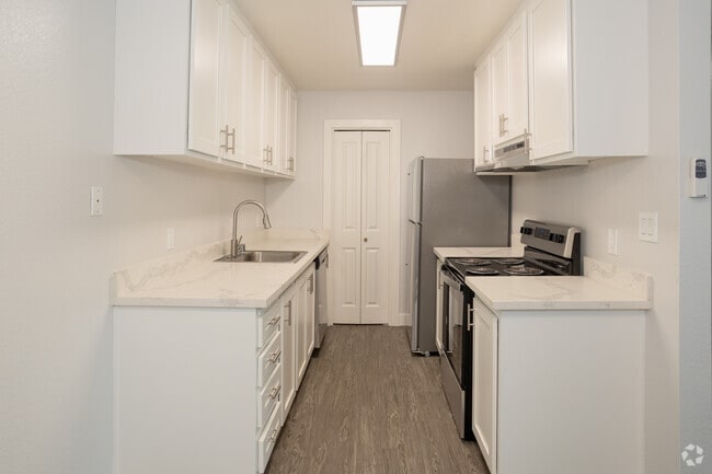 2BR, 1BA - 850SF